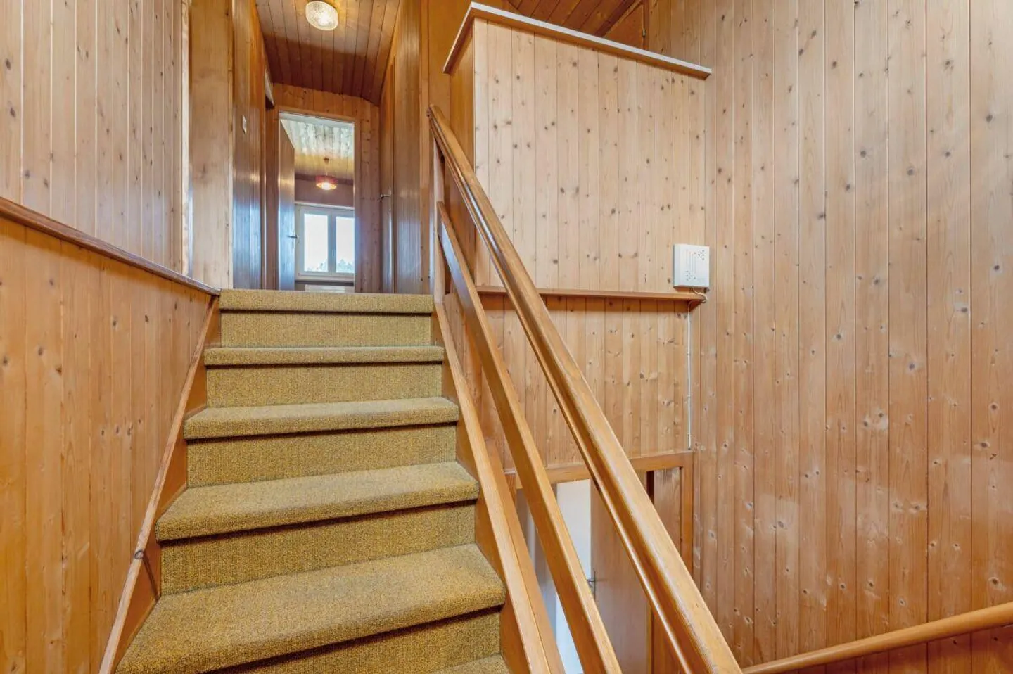 Freistehendes 5.0-Zimmer-Einfamilienhaus mit sanierter Gebäudehülle und Photovoltaikanlage - Photo 9 of 14