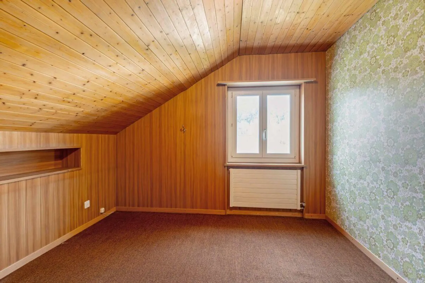 Freistehendes 5.0-Zimmer-Einfamilienhaus mit sanierter Gebäudehülle und Photovoltaikanlage - Photo 13 of 14