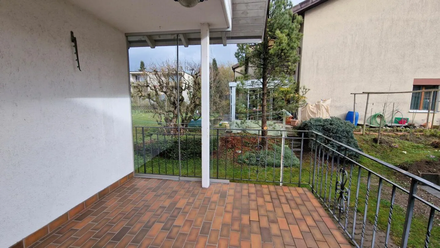 Freistehendes 5.0-Zimmer-Einfamilienhaus mit sanierter Gebäudehülle und Photovoltaikanlage - Photo 14 of 14