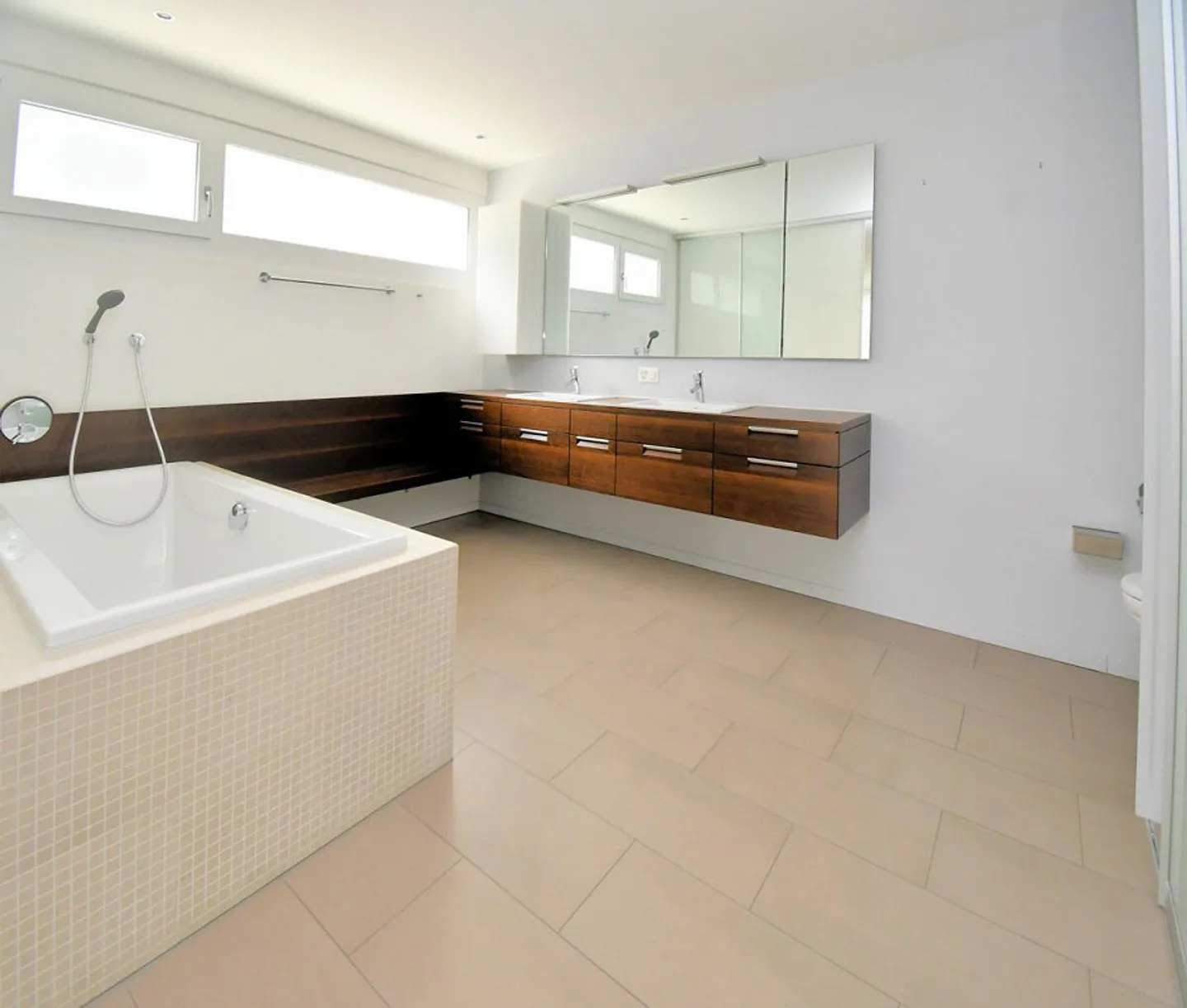 Vie spacieuse avec jardin et espace bien-être ! - Photo 7 sur 18