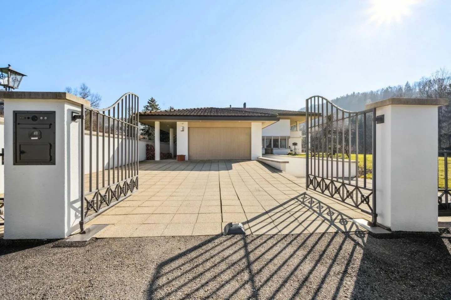 Villa di campagna esclusiva con garage sotterraneo, casa per feste, casa di giardino e ampi terreni direttamente sul fiume Thur - Foto 4 di 13