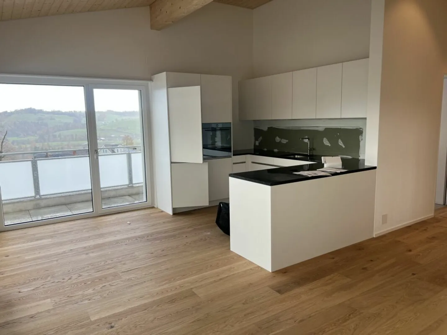 Charmante Dachwohnung mit Traumhaftem Blick - Foto 9 von 38