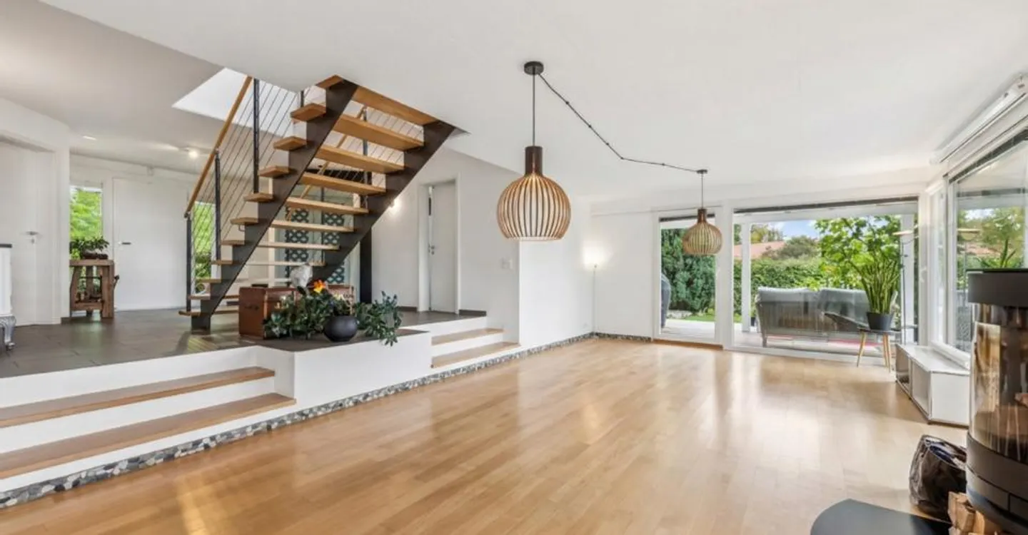 Exceptional property designed to last - Photo 3 of 10