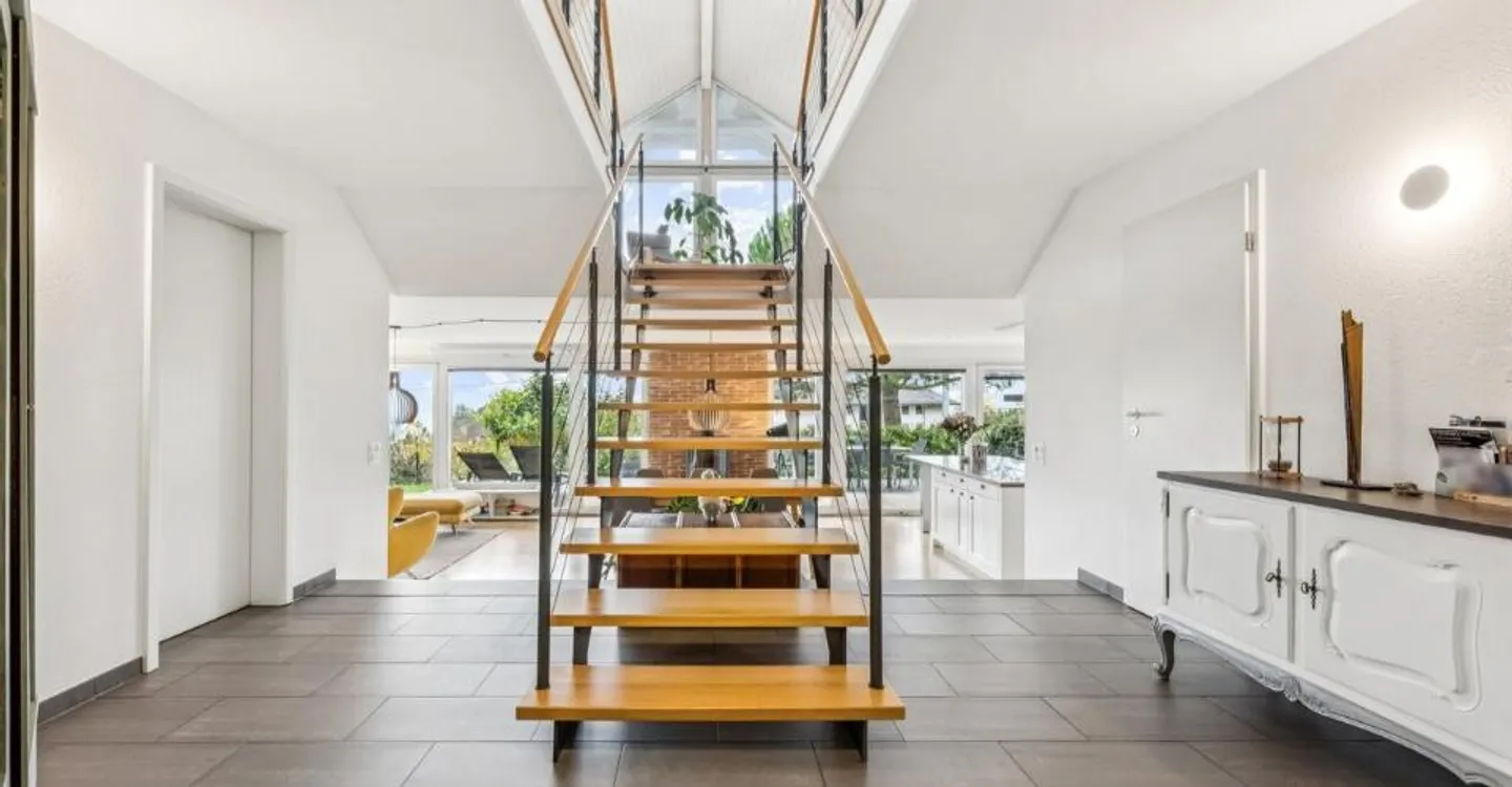 Exceptional property designed to last - Photo 4 of 10