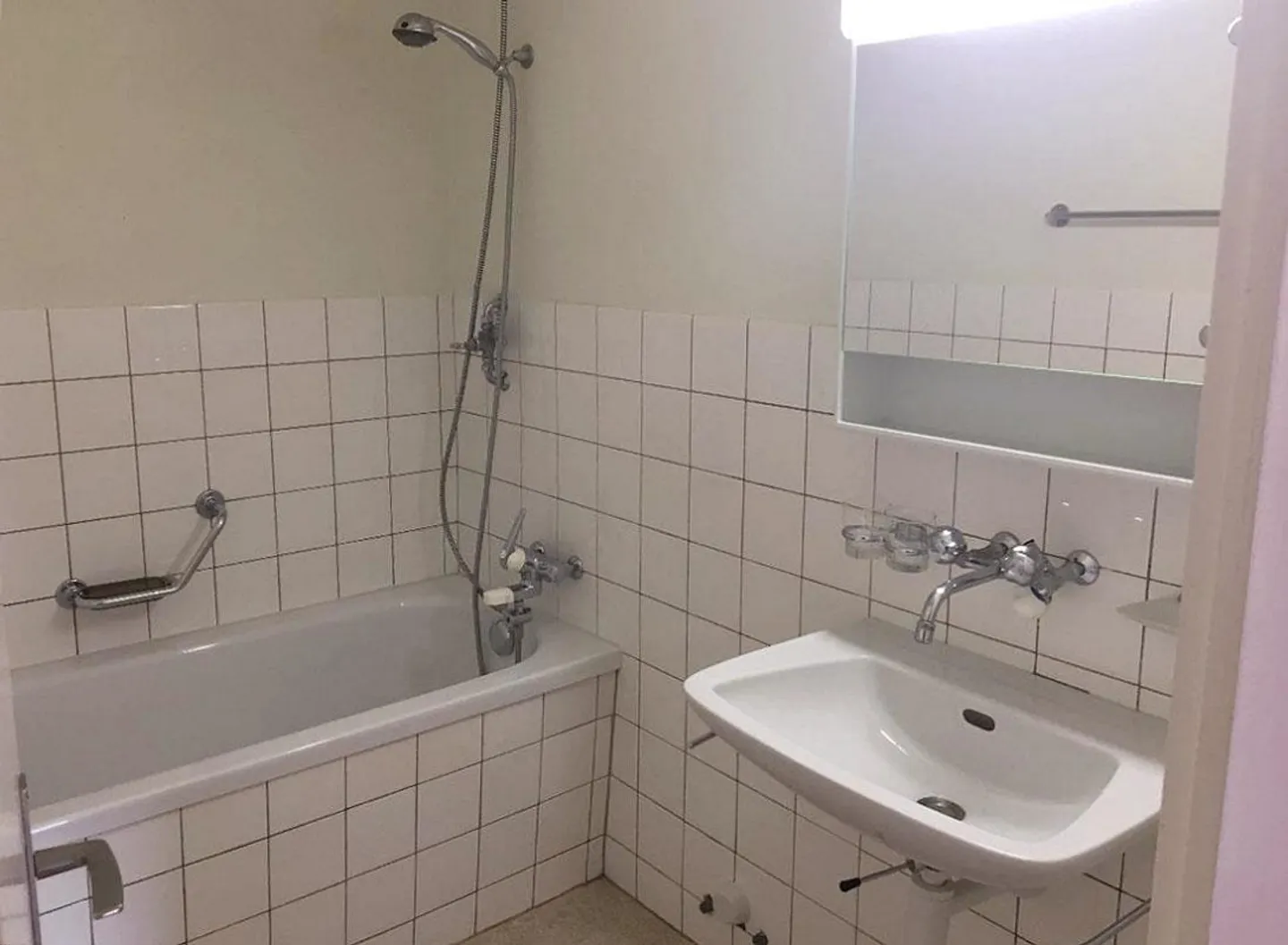 Geräumige Wohnung mit Dachterrasse - Foto 8 von 14