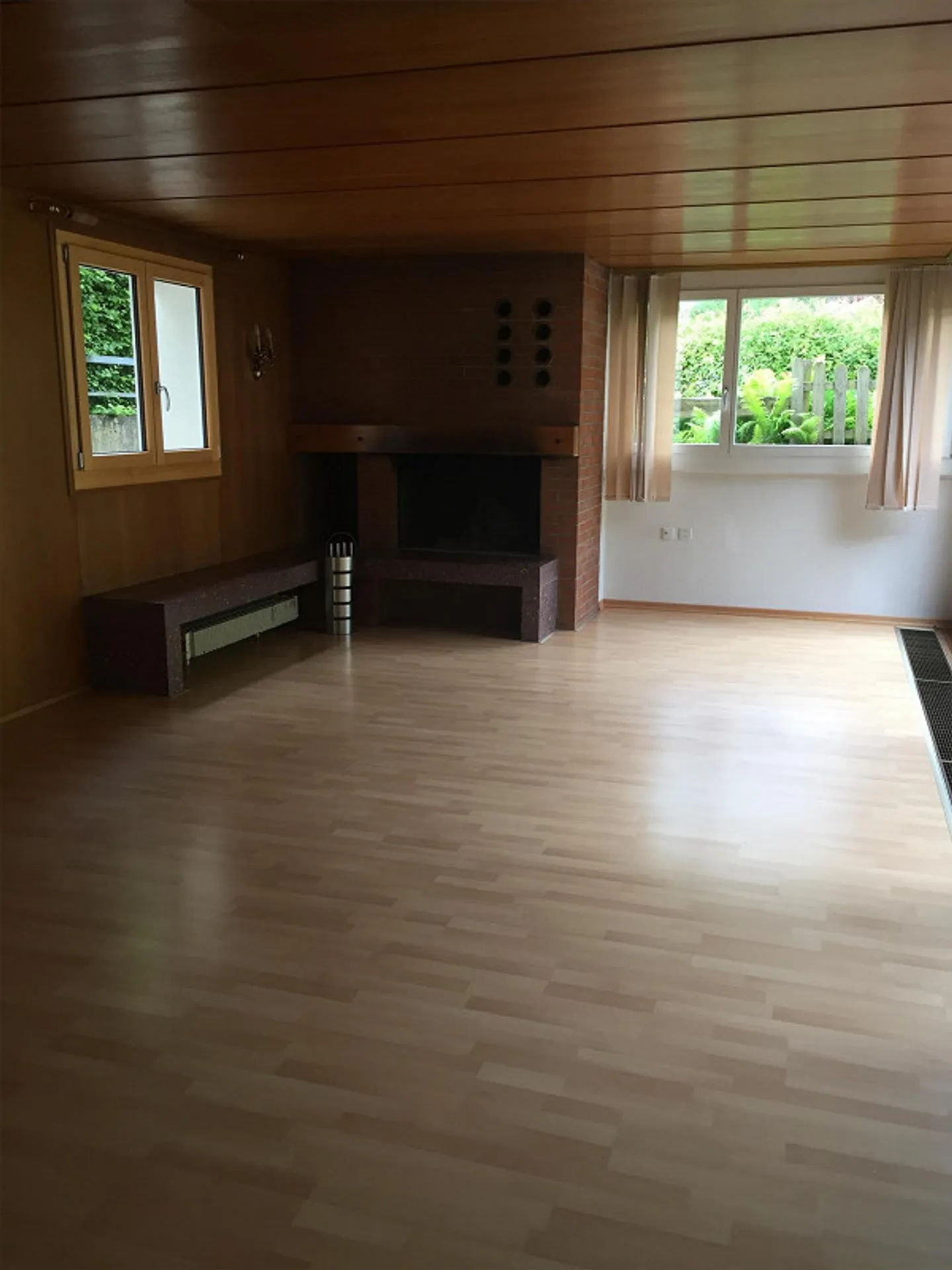 Living on a floor with a seating area and balcony - Photo 7 of 16