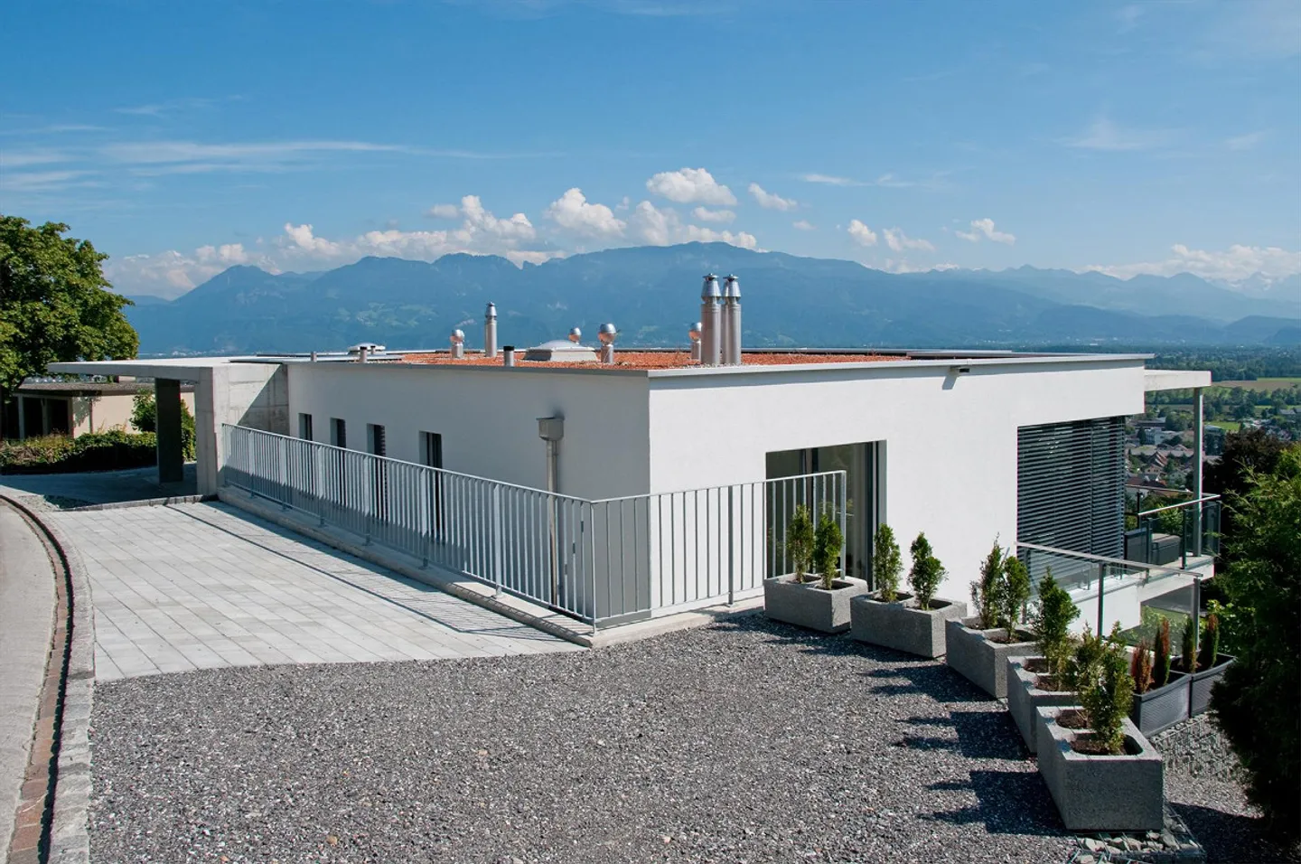 Appartamento di 3,5 locali come nuovo direttamente sopra il vigneto - Foto 2 di 12