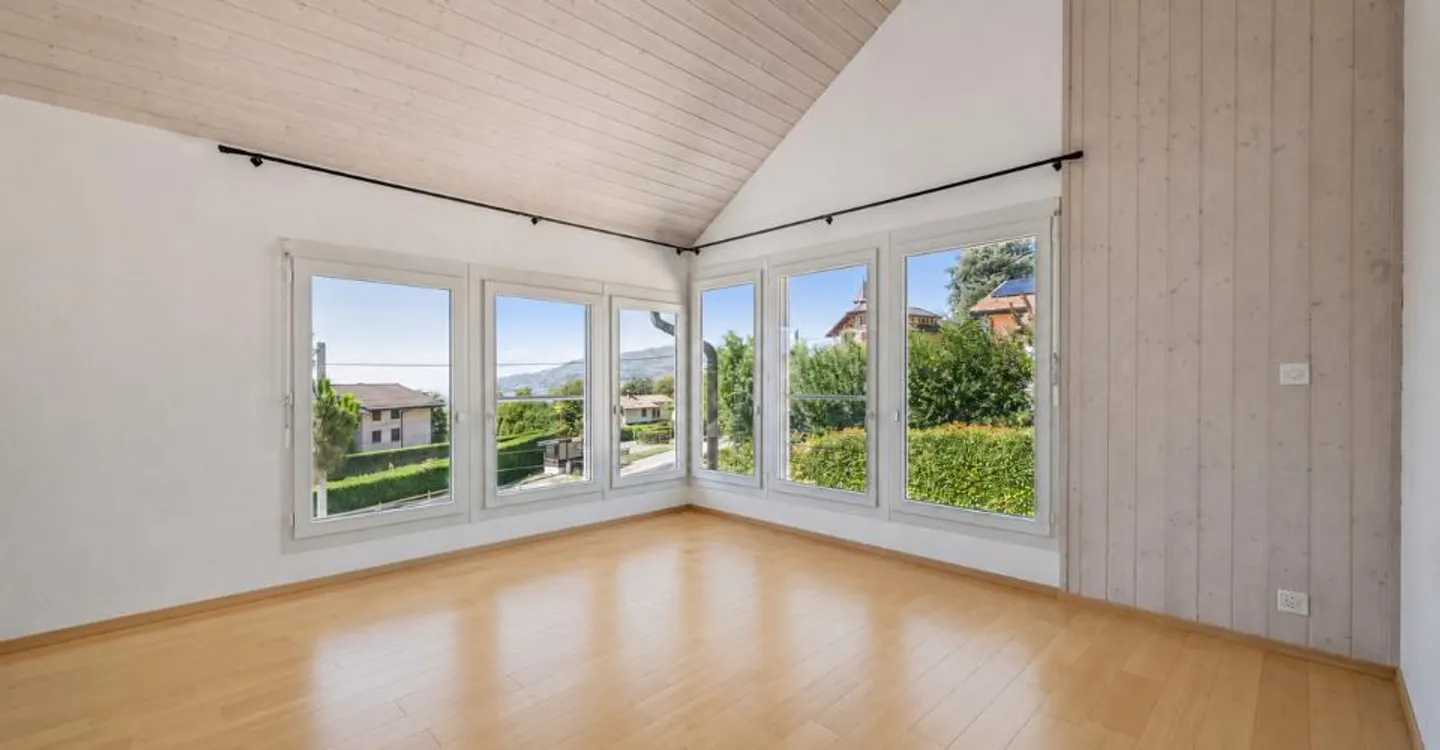 Exceptional property designed to last - Photo 8 of 10