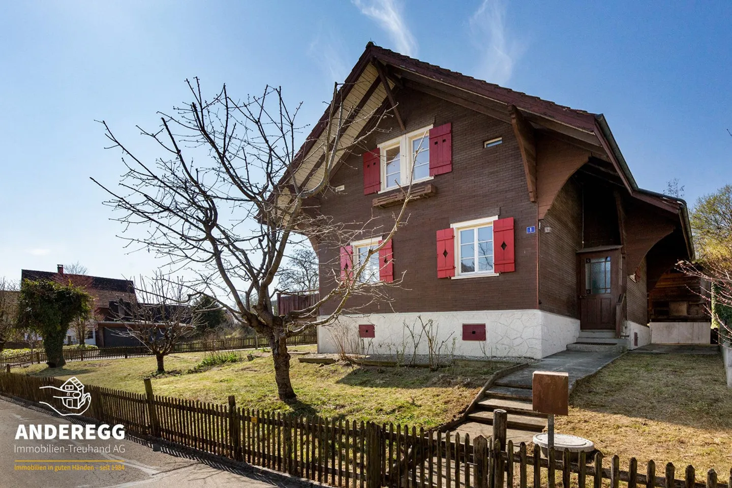 Historical Chalet at Wolfensberg – Detached 5-Room Single-Family House with Ch... - Photo 2 of 13