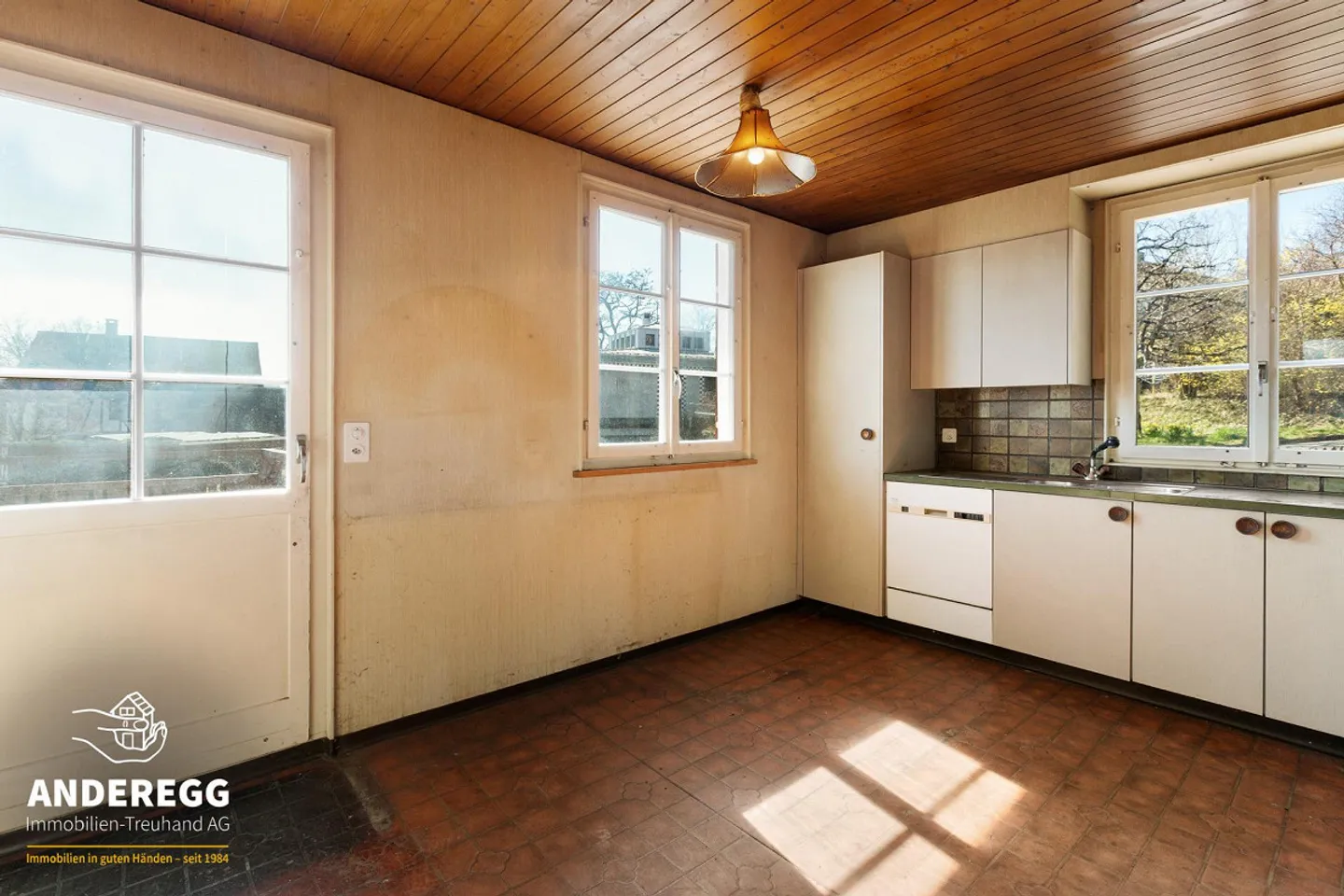 Historical Chalet at Wolfensberg – Detached 5-Room Single-Family House with Ch... - Photo 6 of 13