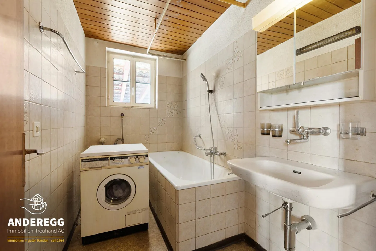 Historical Chalet at Wolfensberg – Detached 5-Room Single-Family House with Ch... - Photo 9 of 13