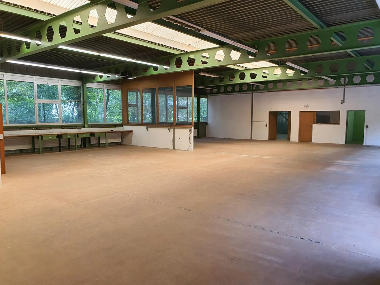 628 m² bright storage and production area with office section - Photo 2 of 13
