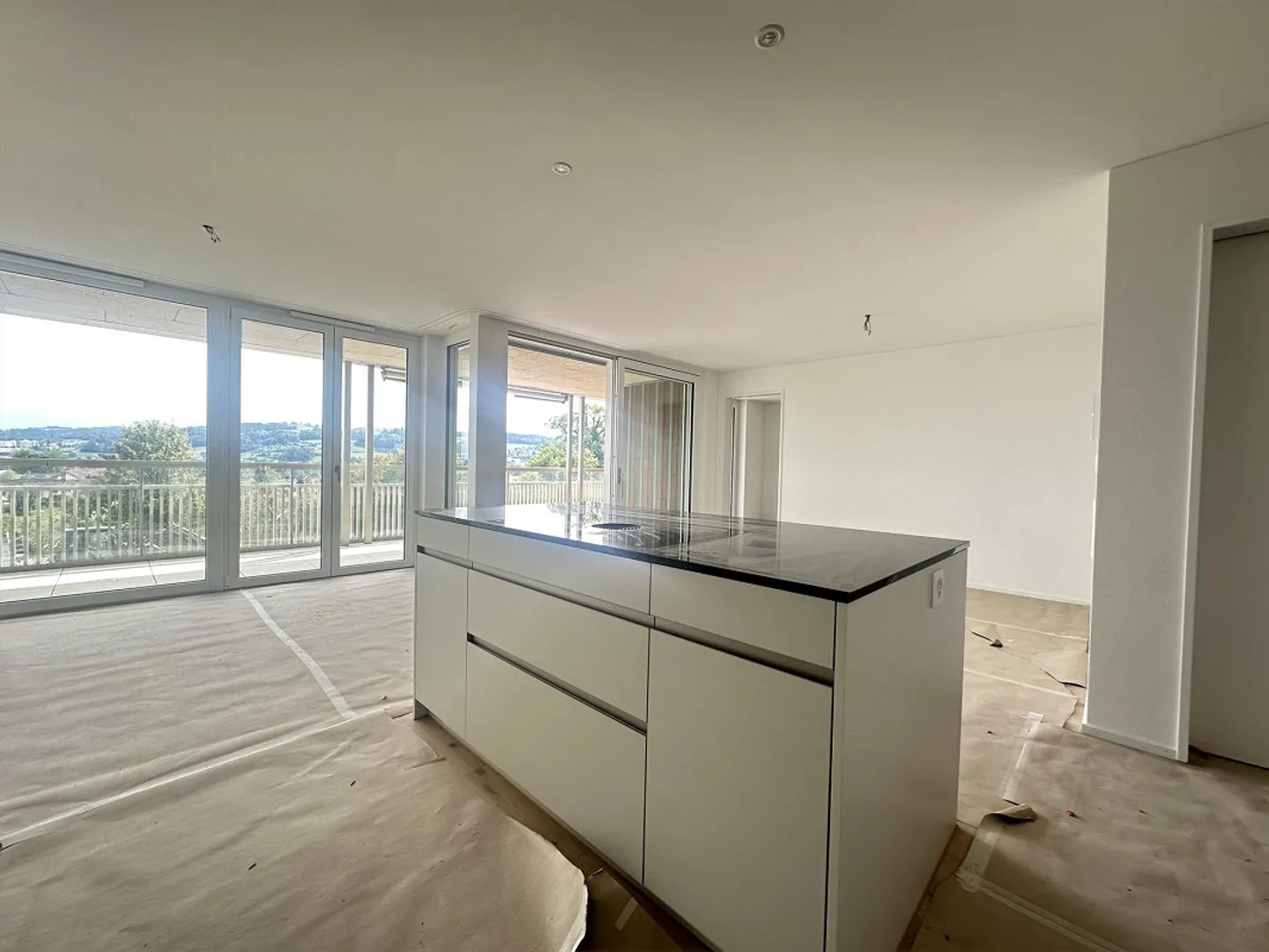 Ampio appartamento nuovo di 2½ locali con balcone di 24 m² a St. Erhard - Foto 2 di 11