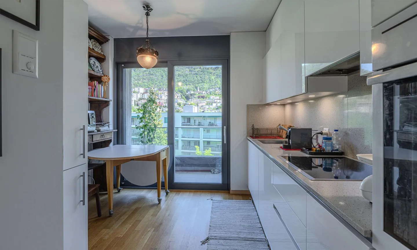Appartement spacieux et magnifique de 3,5 pièces avec grande terrasse à Vacallo - Photo 3 sur 9