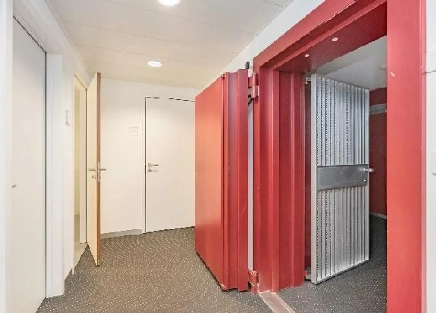Bright commercial space, customizable to your needs - Photo 8 of 9