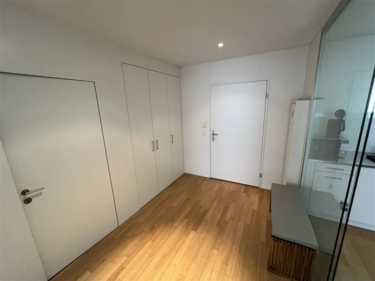 2½ ZI-WOHNUNG IN ROTKREUZ (ZG), MÖBLIERT, TEMPORÄR - Foto 2 von 8