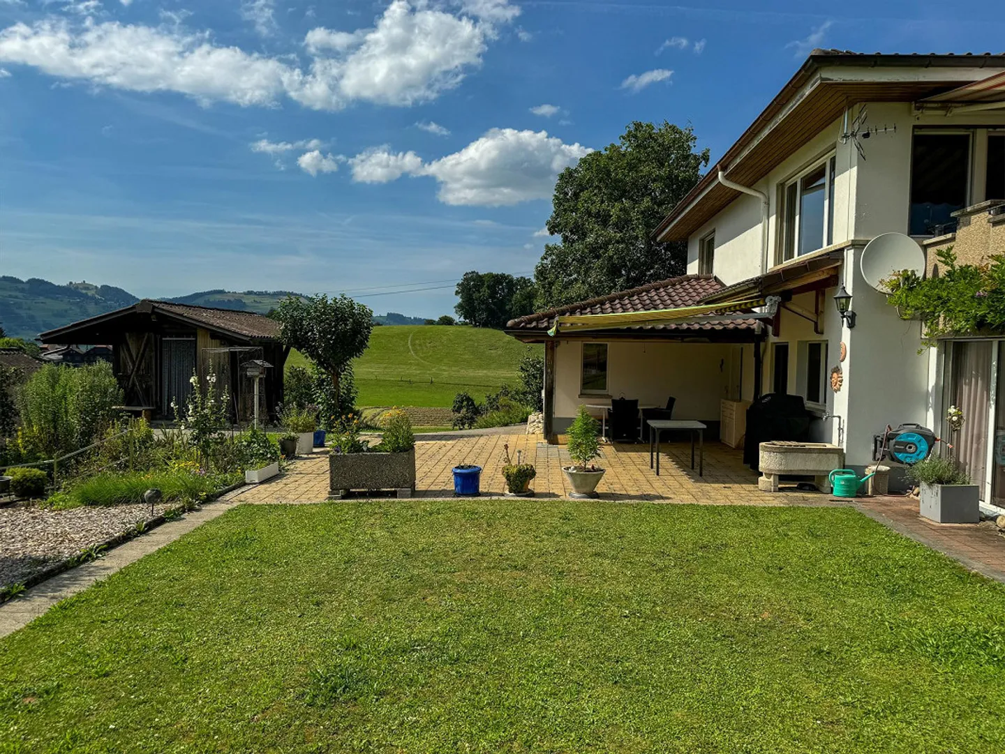 Two-family house with large garden - Photo 4 of 17