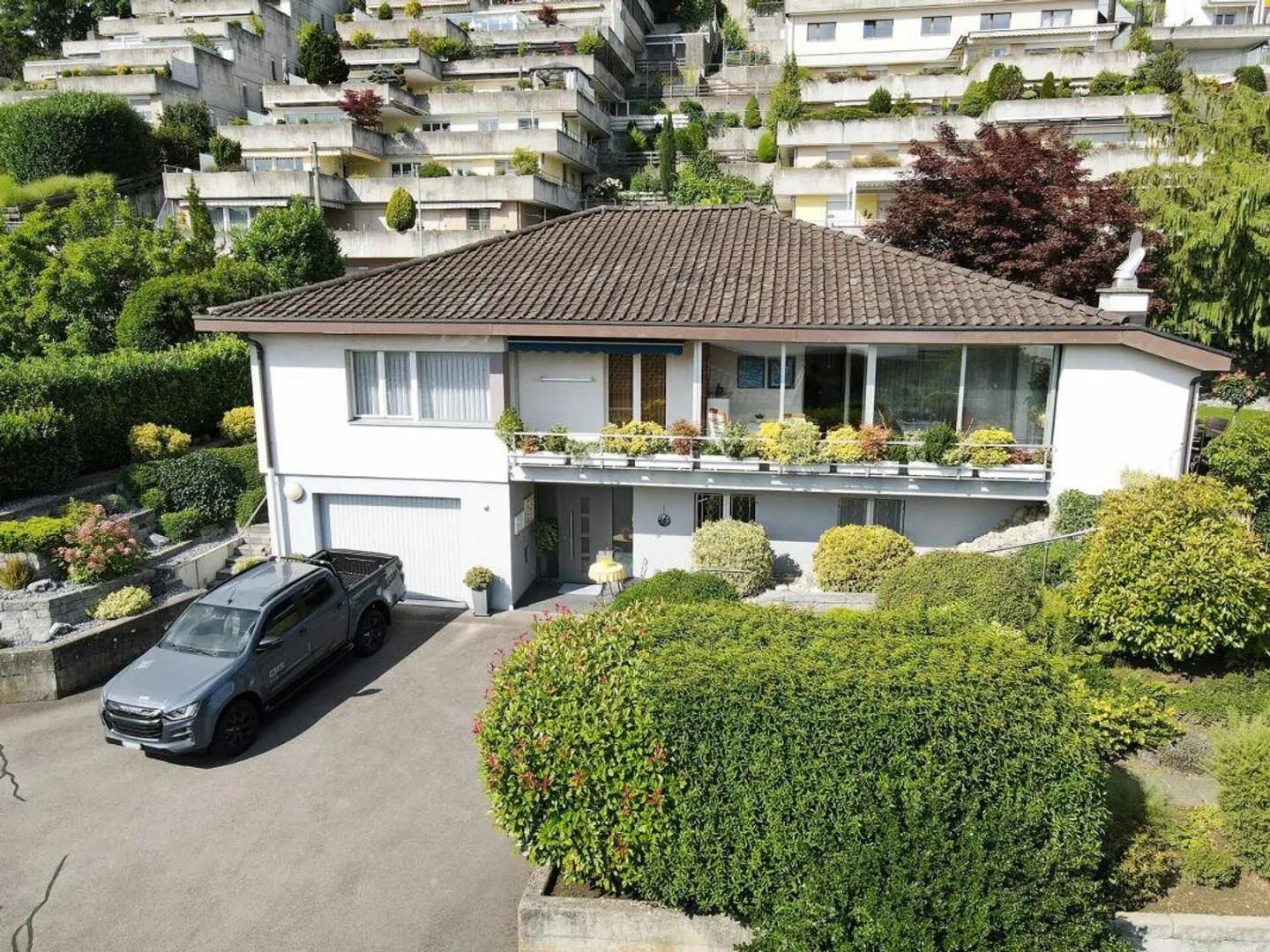 Casa unifamiliare di 6,5 stanze con garage - Foto 1 di 24