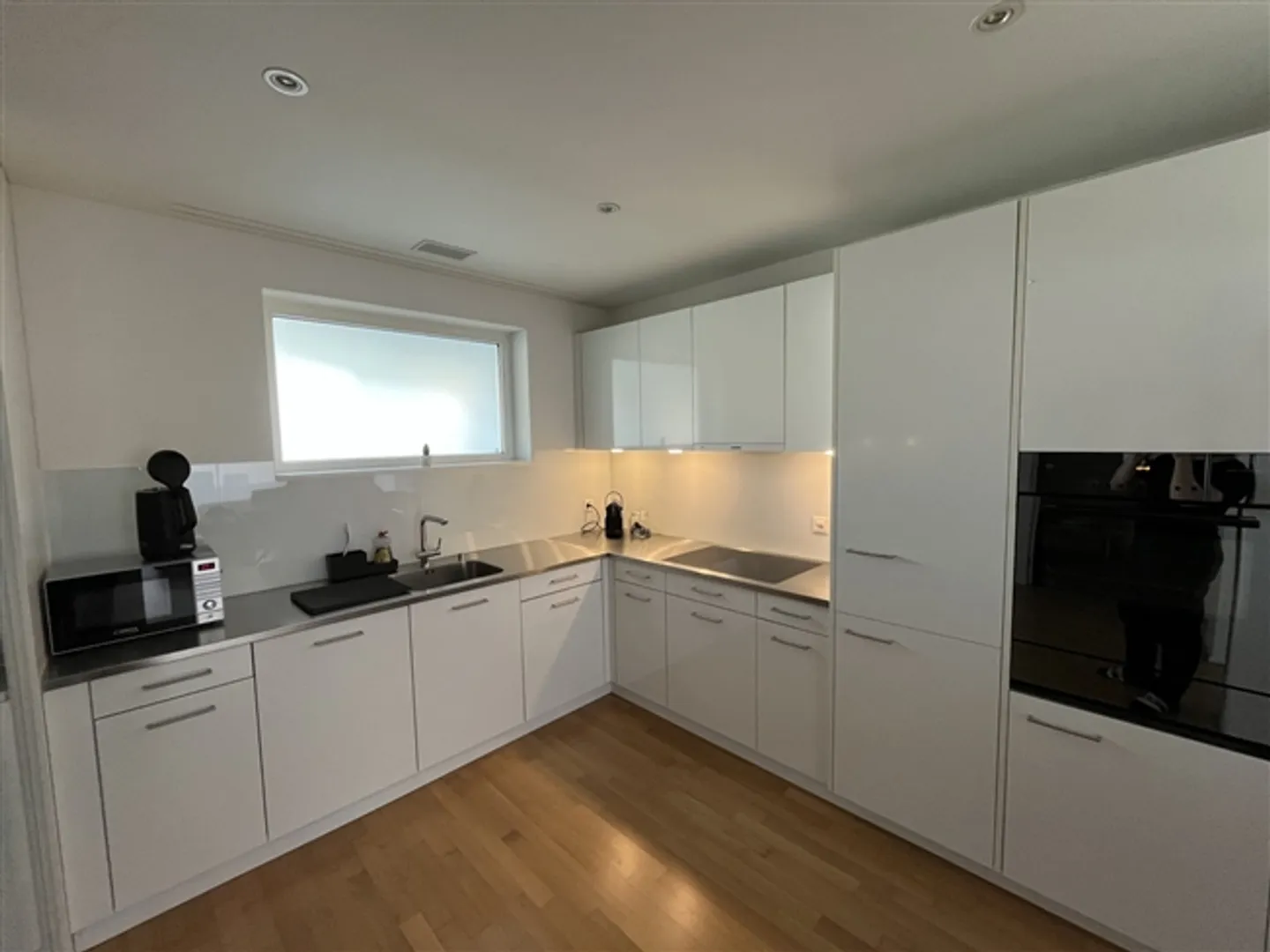 2½ ZI-WOHNUNG IN ROTKREUZ (ZG), MÖBLIERT, TEMPORÄR - Foto 3 von 8