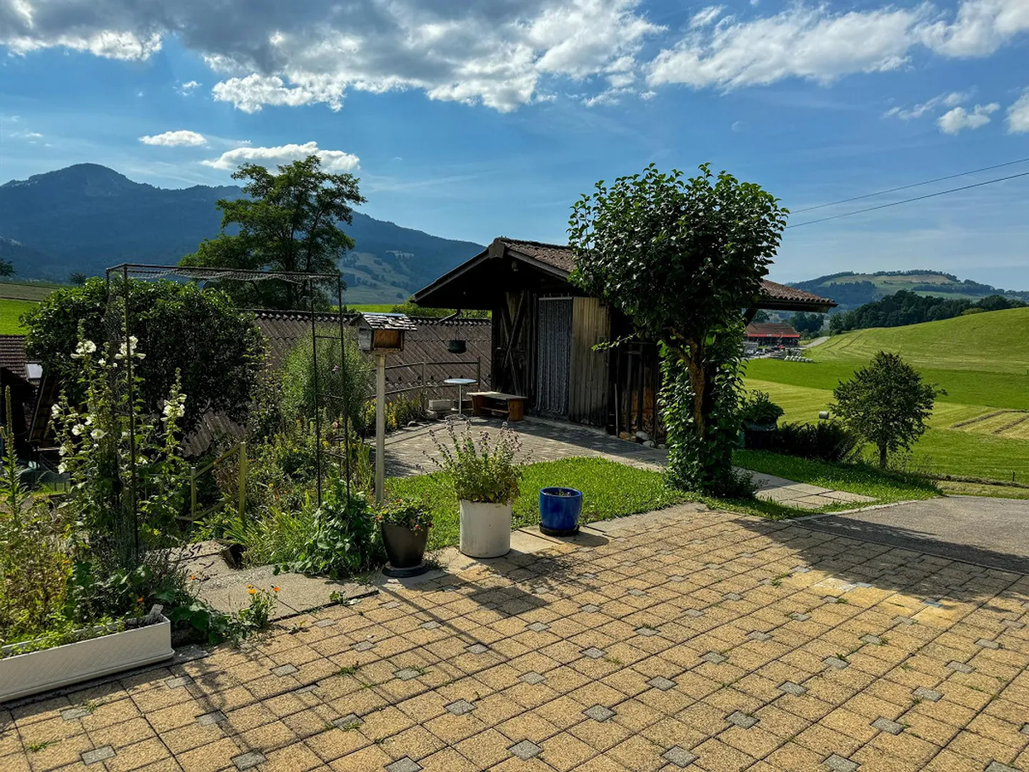 Two-family house with large garden - Photo 7 of 17