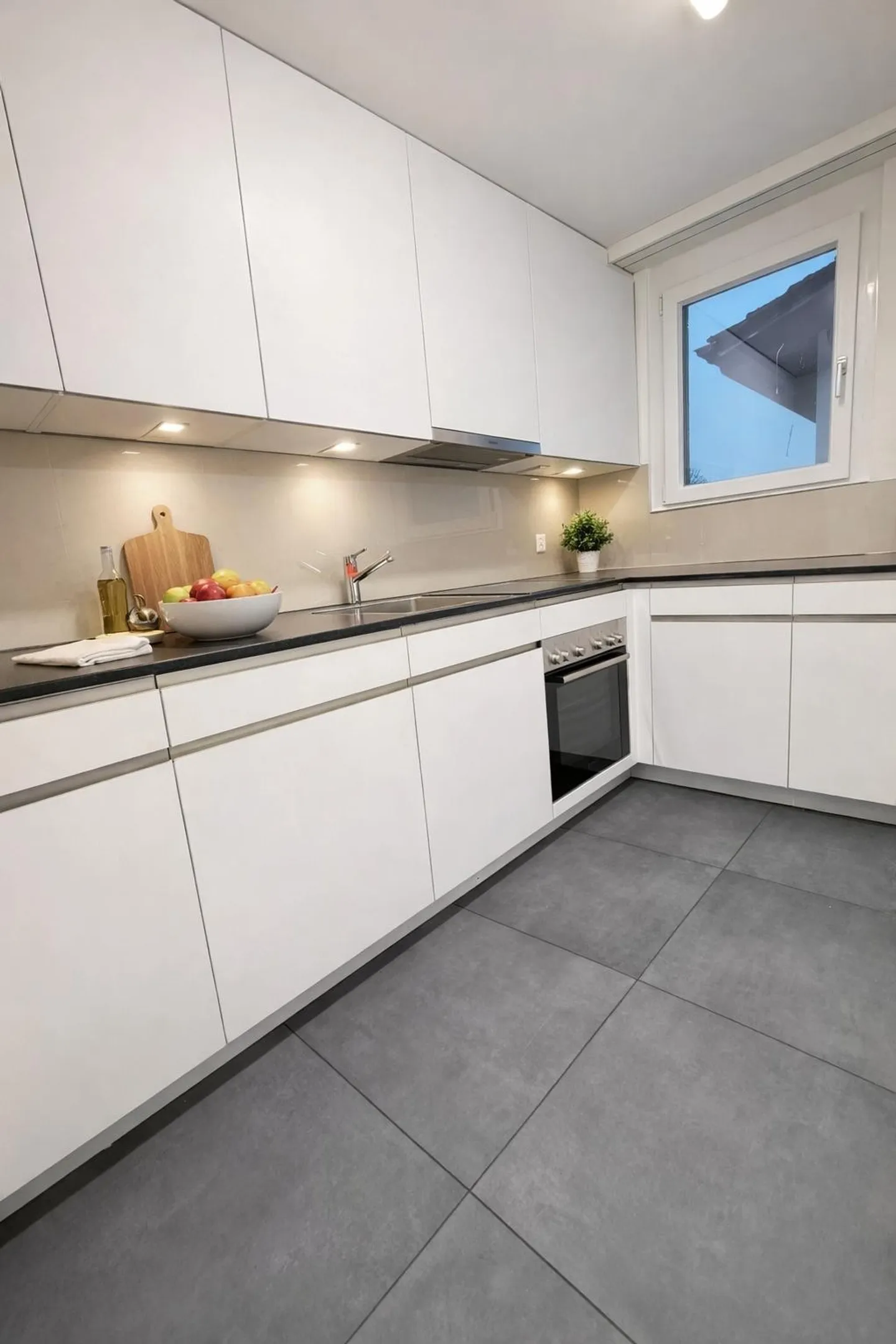 Appartamento di 3,5 stanze appena ristrutturato e soleggiato - Foto 4 di 15