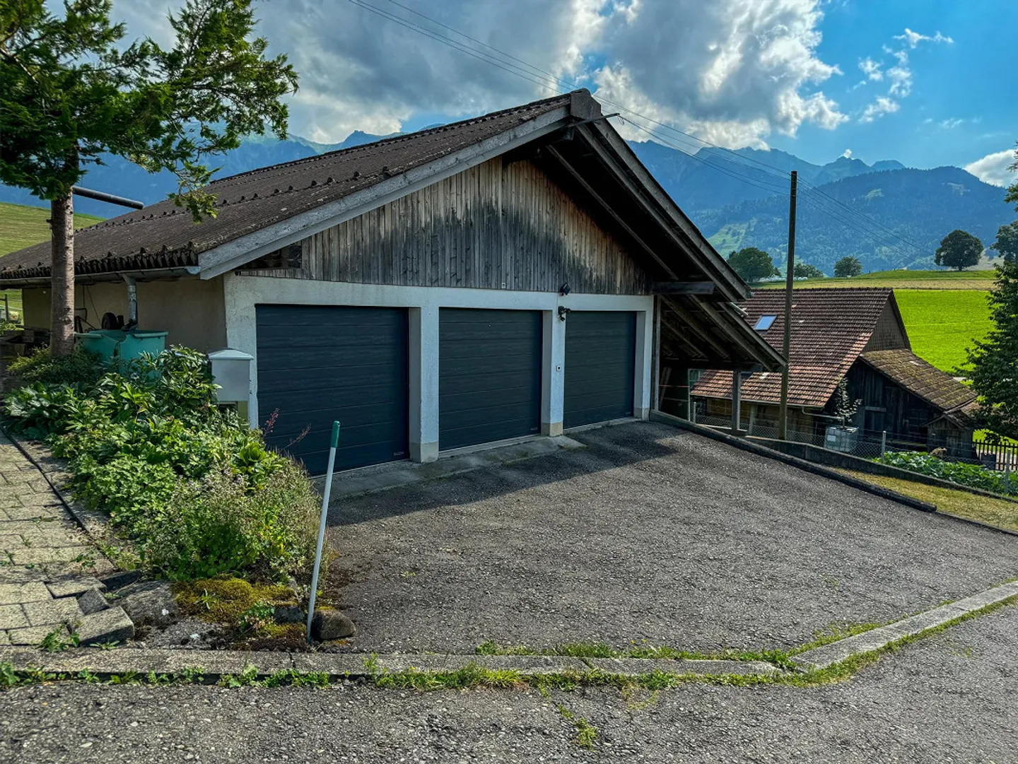 Two-family house with large garden - Photo 17 of 17