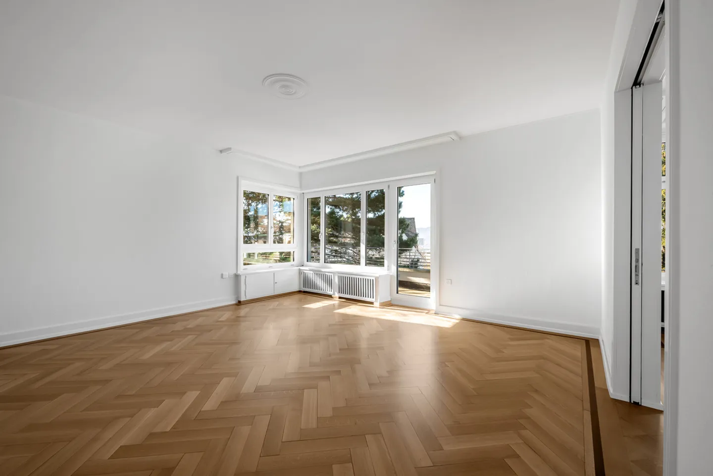 Exclusive dream home in a popular residential area! - Photo 5 of 13