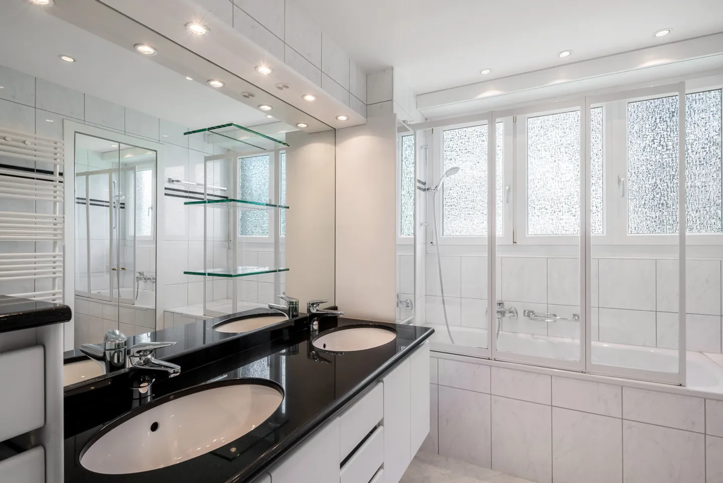 Exclusive dream home in a popular residential area! - Photo 10 of 13