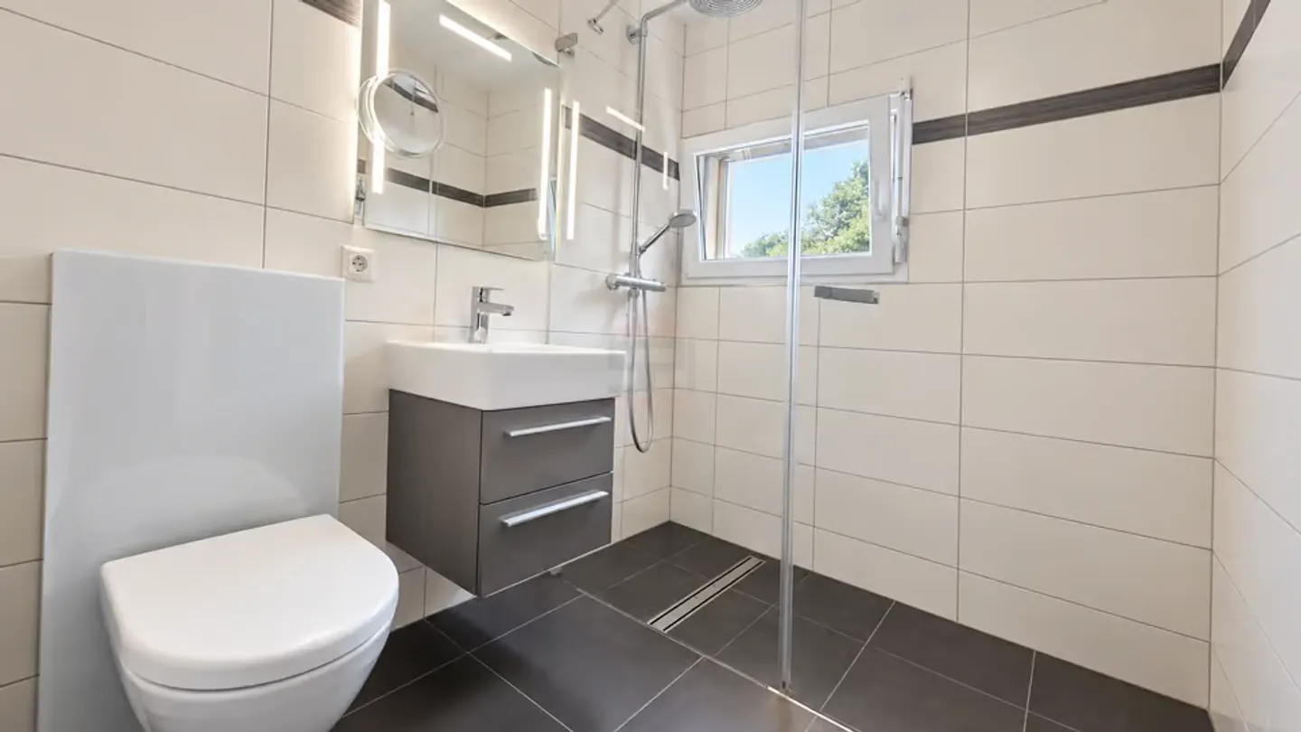 Elegante renovierte Familienimmobilie im Herzen einer grünen Umgebung - Foto 11 von 13