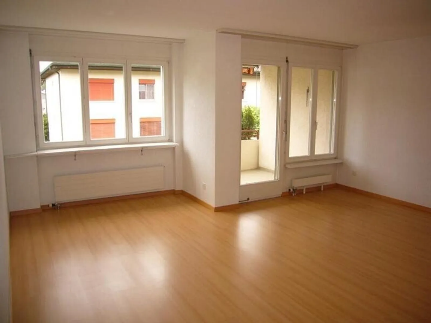 Appartement 3½ pièces idyllique avec coin salon dans le jardin - Photo 2 sur 8