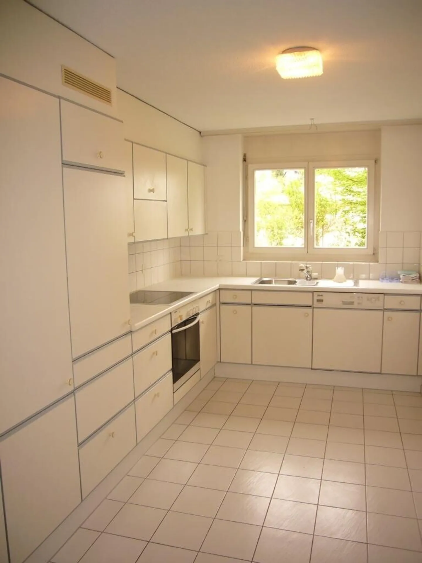 Appartement 3½ pièces idyllique avec coin salon dans le jardin - Photo 3 sur 8