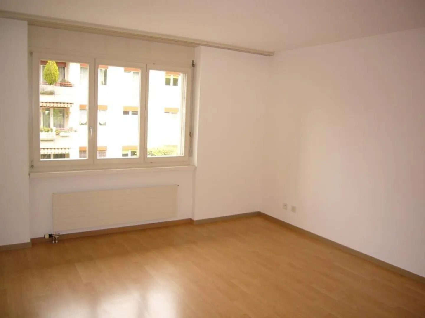 Appartement 3½ pièces idyllique avec coin salon dans le jardin - Photo 4 sur 8