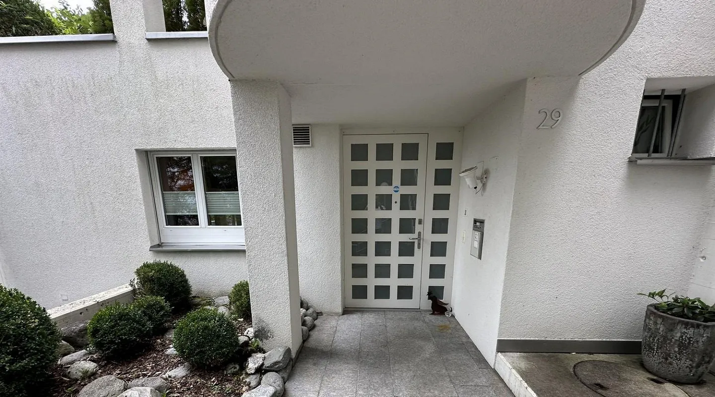 Exclusive Terrace Living with a View - Photo 4 of 13