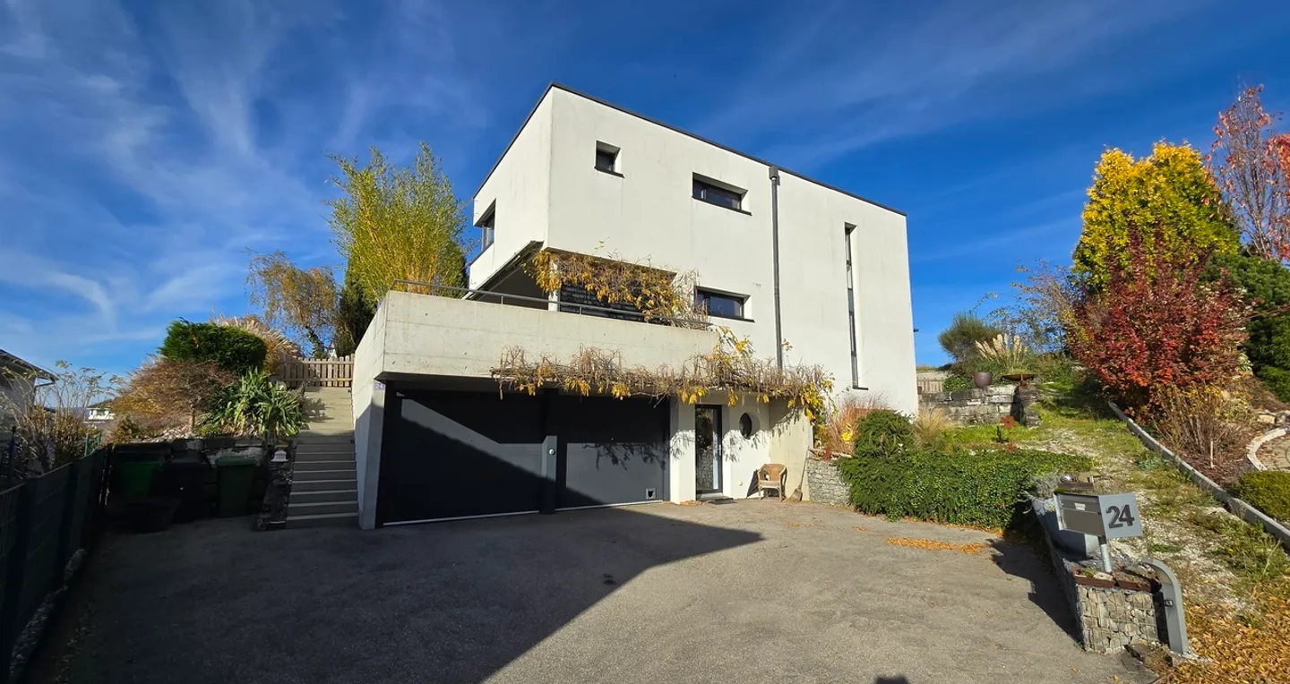 Dominant location for this magnificent modern villa - Photo 1 of 9