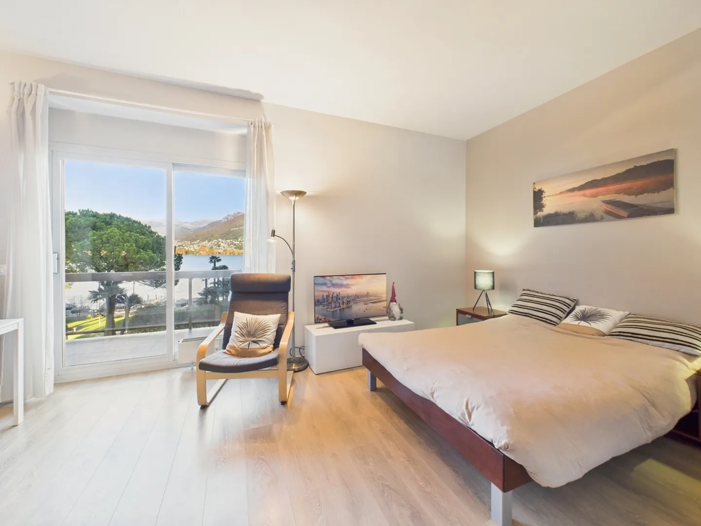 «Elegante monolocale ristrutturato con vista lago a Paradiso» - Foto 1 di 12