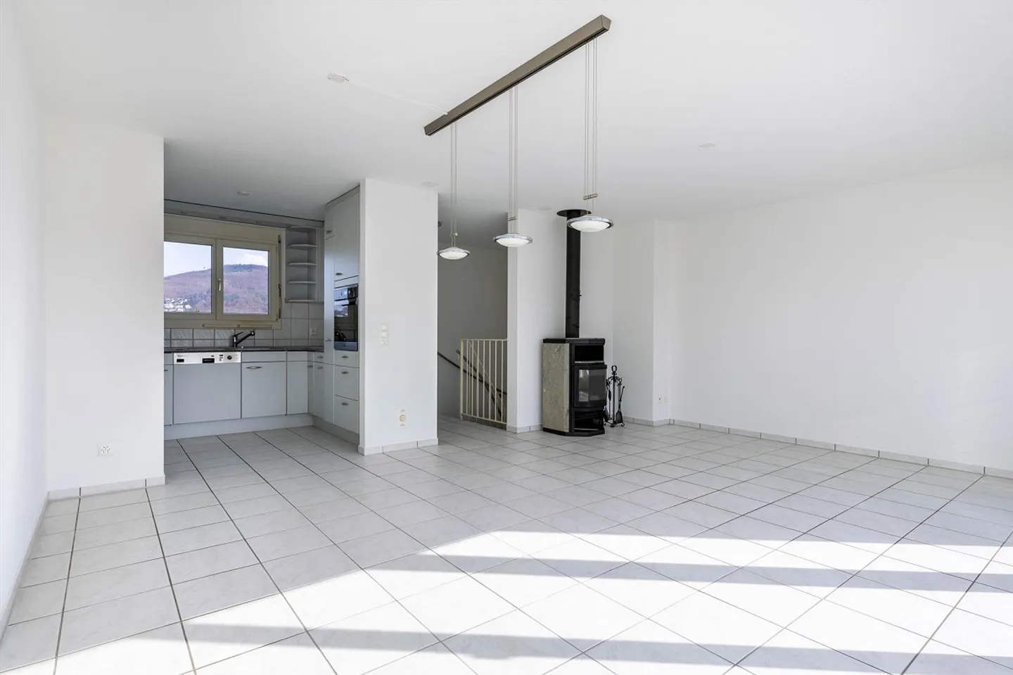 Spacieux appartement en attique de 4.5 pièces - Photo 1 sur 14