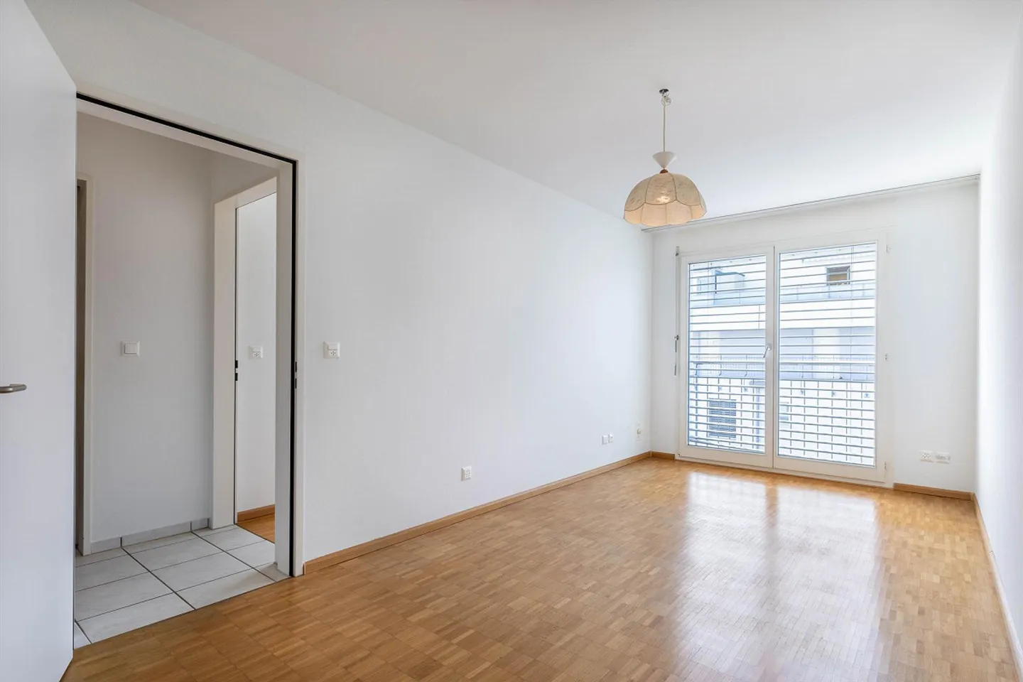 Spacieux appartement en attique de 4.5 pièces - Photo 3 sur 14