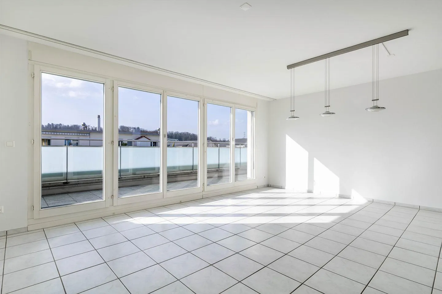 Spacieux appartement en attique de 4.5 pièces - Photo 7 sur 14