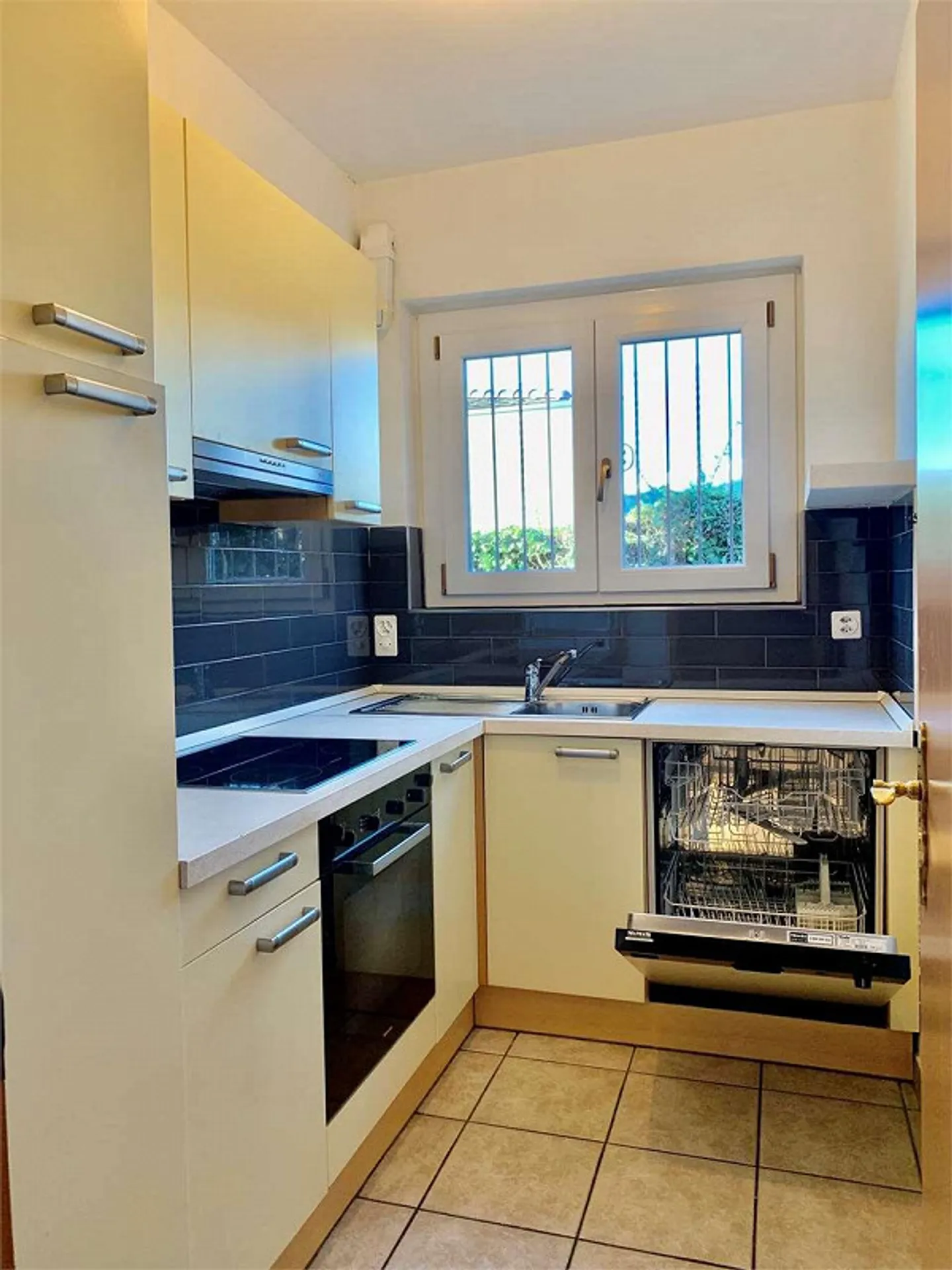 Appartement de 4,5 pièces avec jardin privé à Pazzallo - Photo 8 sur 12