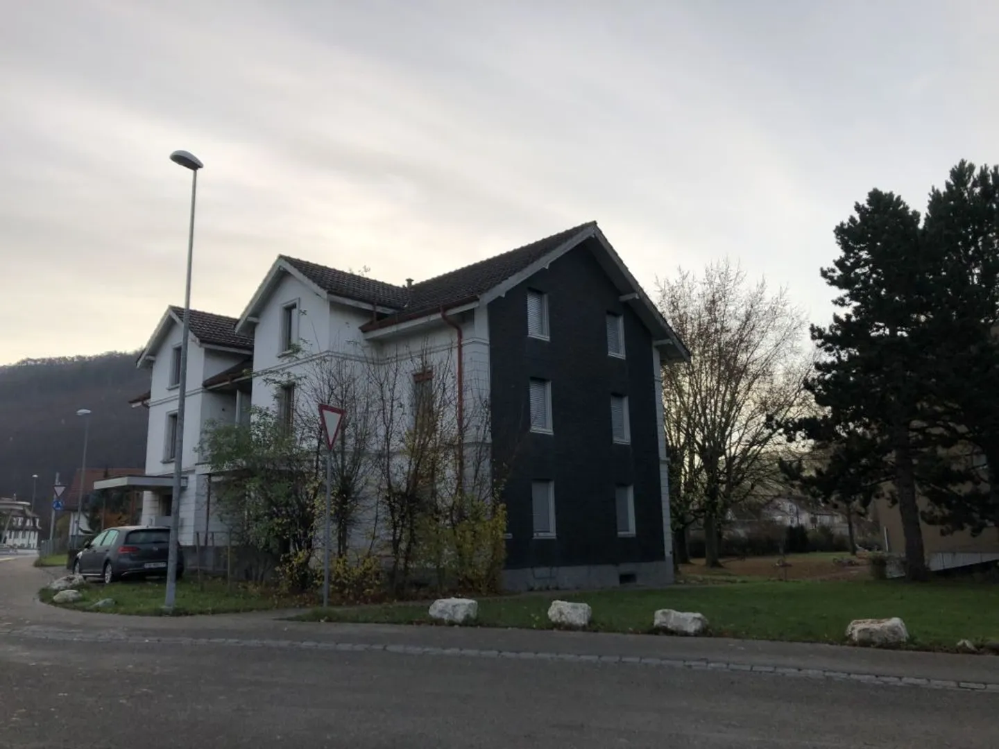 Appartamento 2.5 locali, 2° piano, spazi ampi senza balcone - Foto 1 di 13