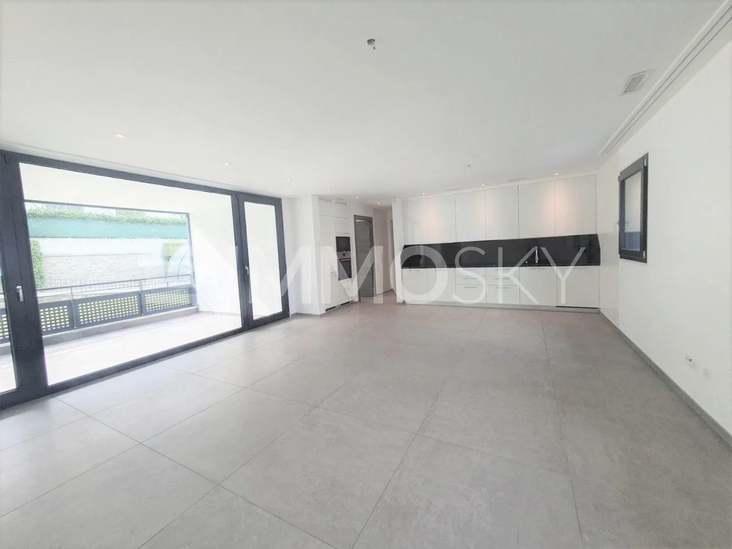 Moderne Einkommensimmobilie, elegant in Wohngegend - Foto 2 von 5