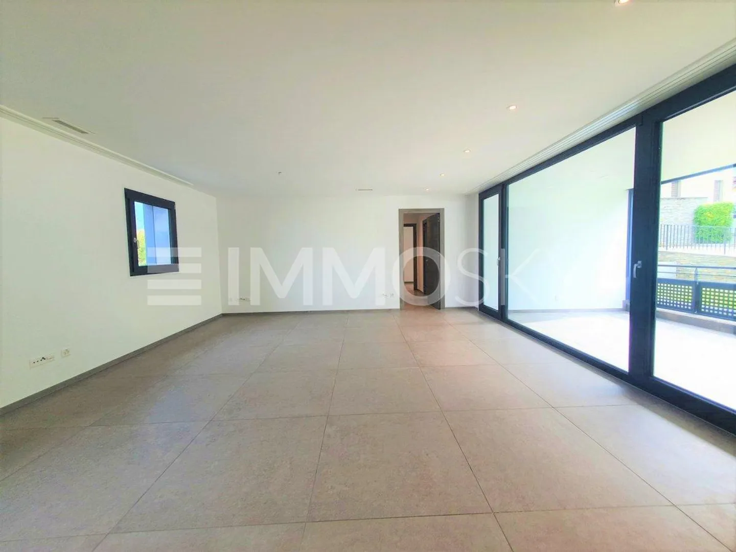 Moderne Einkommensimmobilie, elegant in Wohngegend - Foto 3 von 5