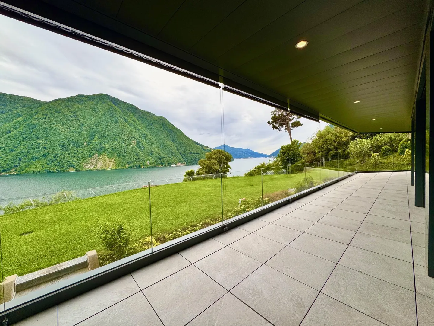 Prestigious duplex apartment in new residence in Lugano Castagnola - Photo 1 of 16