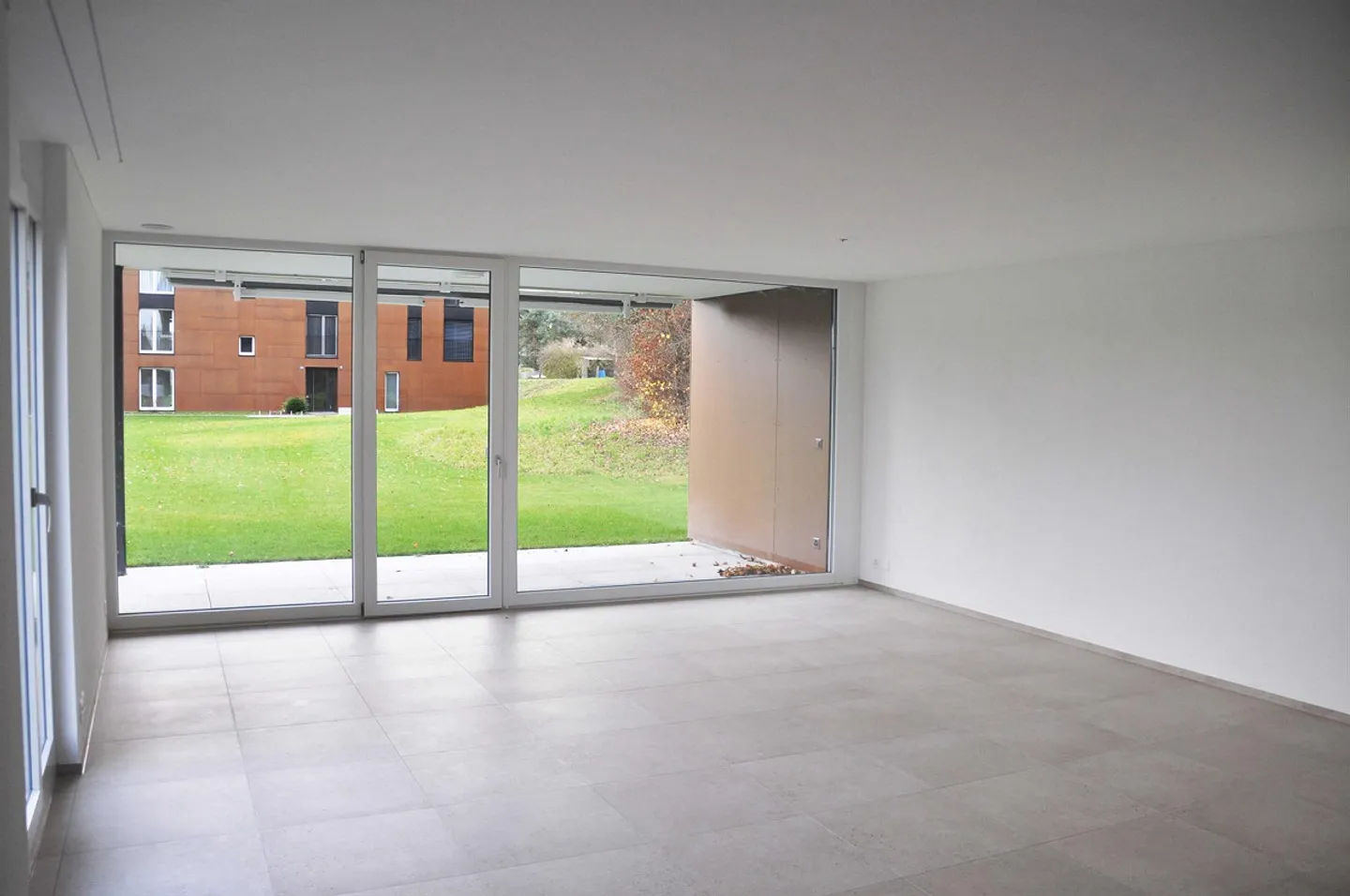 Modern 3.5-room garden apartment in a green area and close to the center - Photo 3 of 13