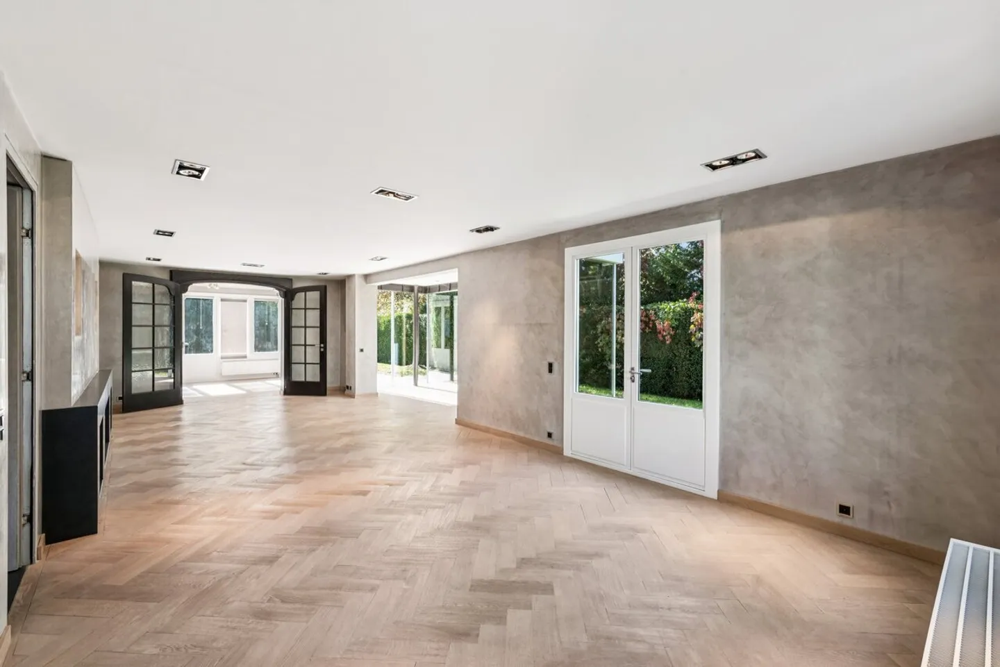 Magnificent renovated family property in the heart of Bellevue - Photo 5 of 17