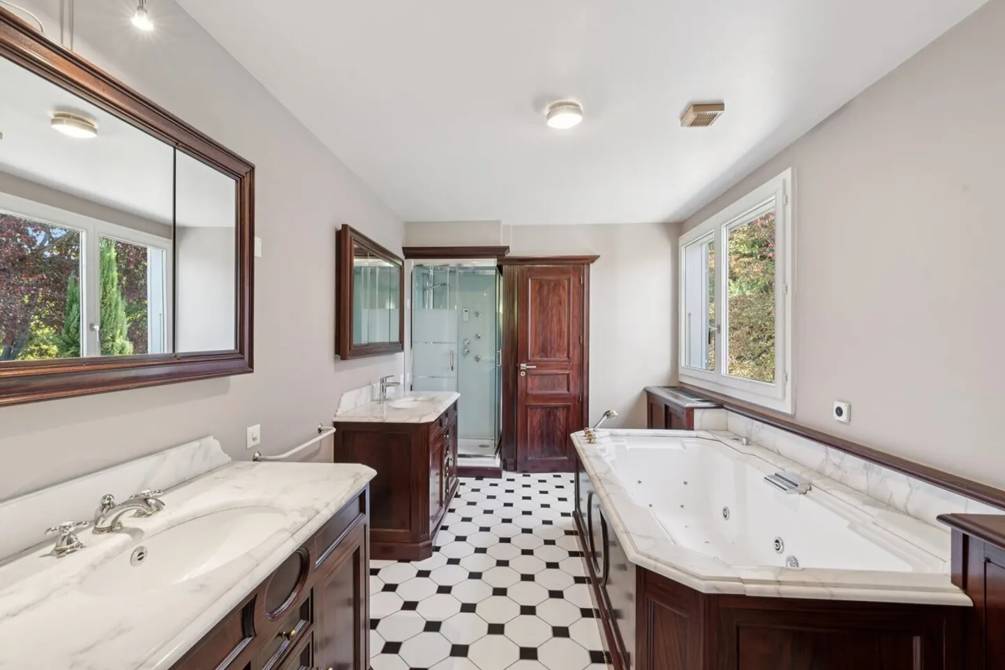 Magnificent renovated family property in the heart of Bellevue - Photo 11 of 17