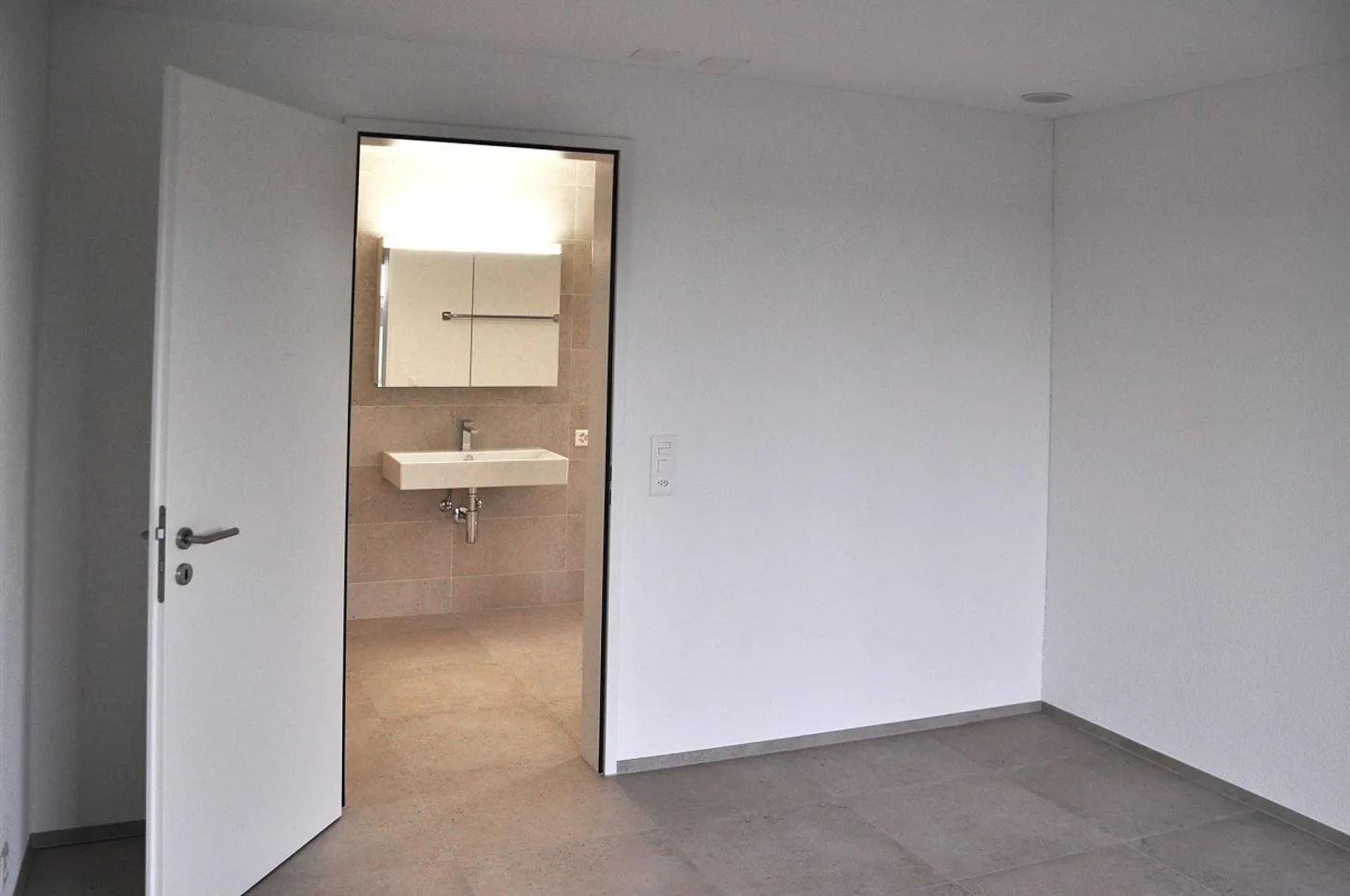 Modern 3.5-room garden apartment in a green area and close to the center - Photo 9 of 13