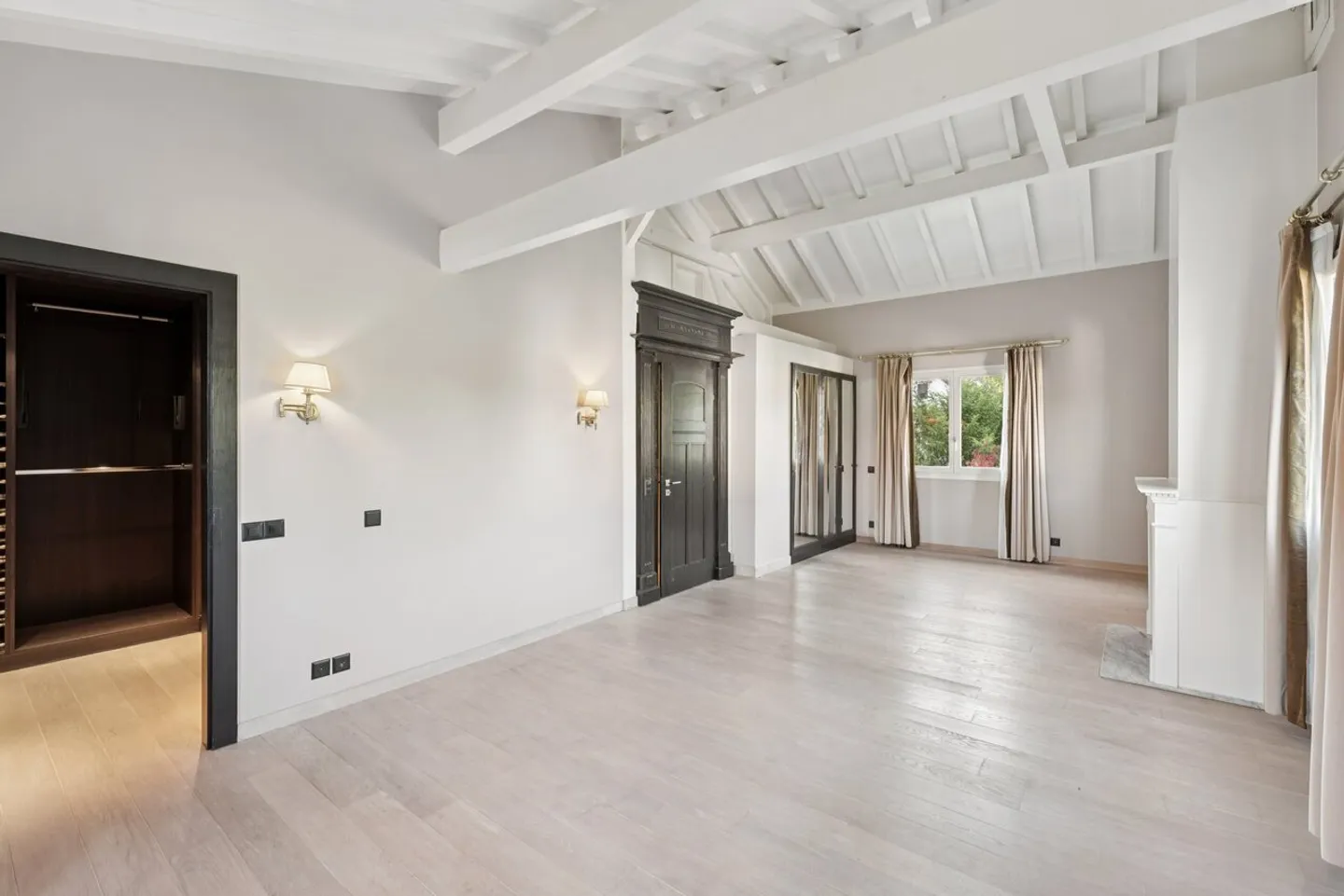 Magnificent renovated family property in the heart of Bellevue - Photo 9 of 17