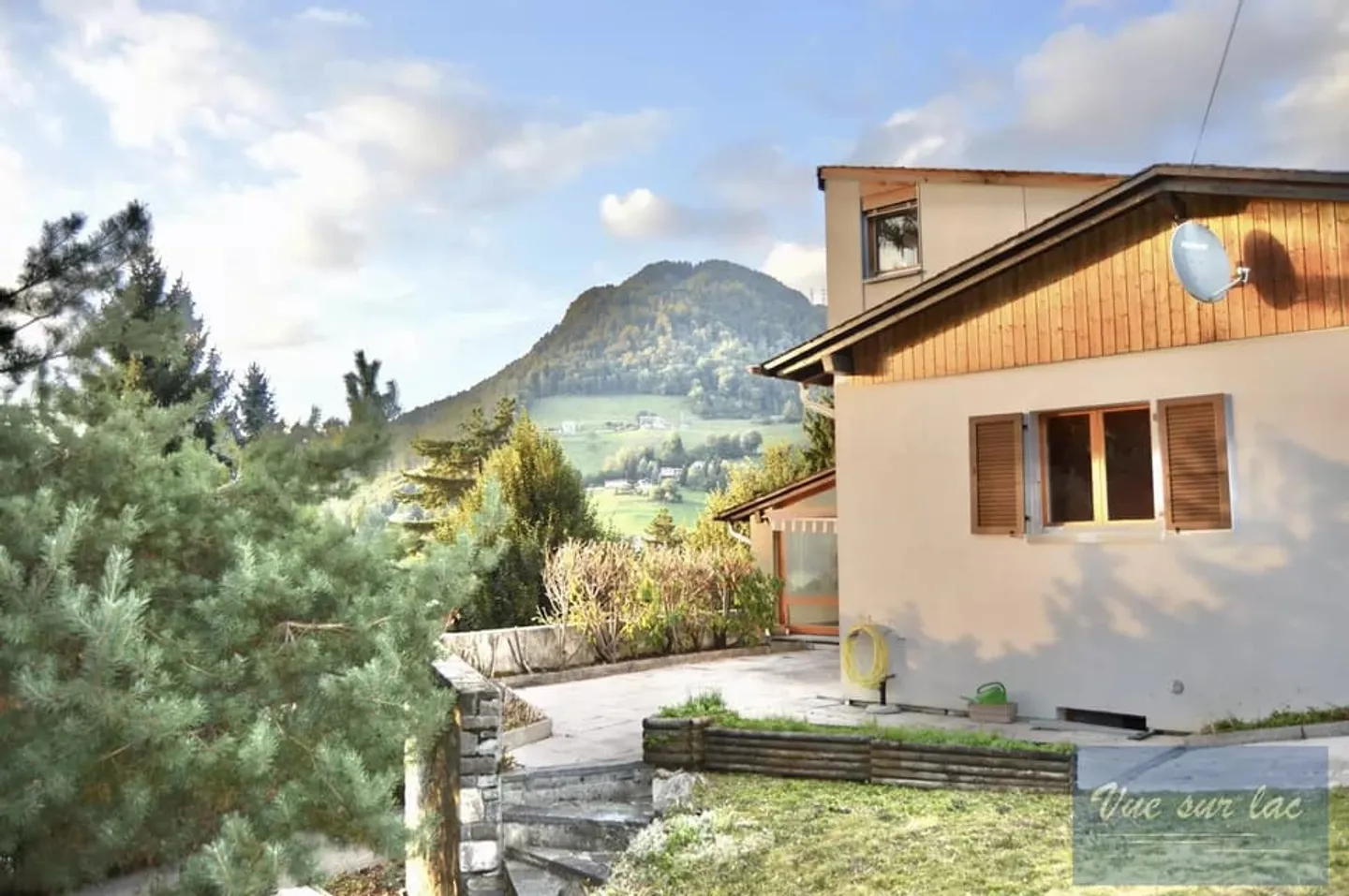 Maison Familiale Charmante avec Vue sur le Lac - Photo 1 sur 13