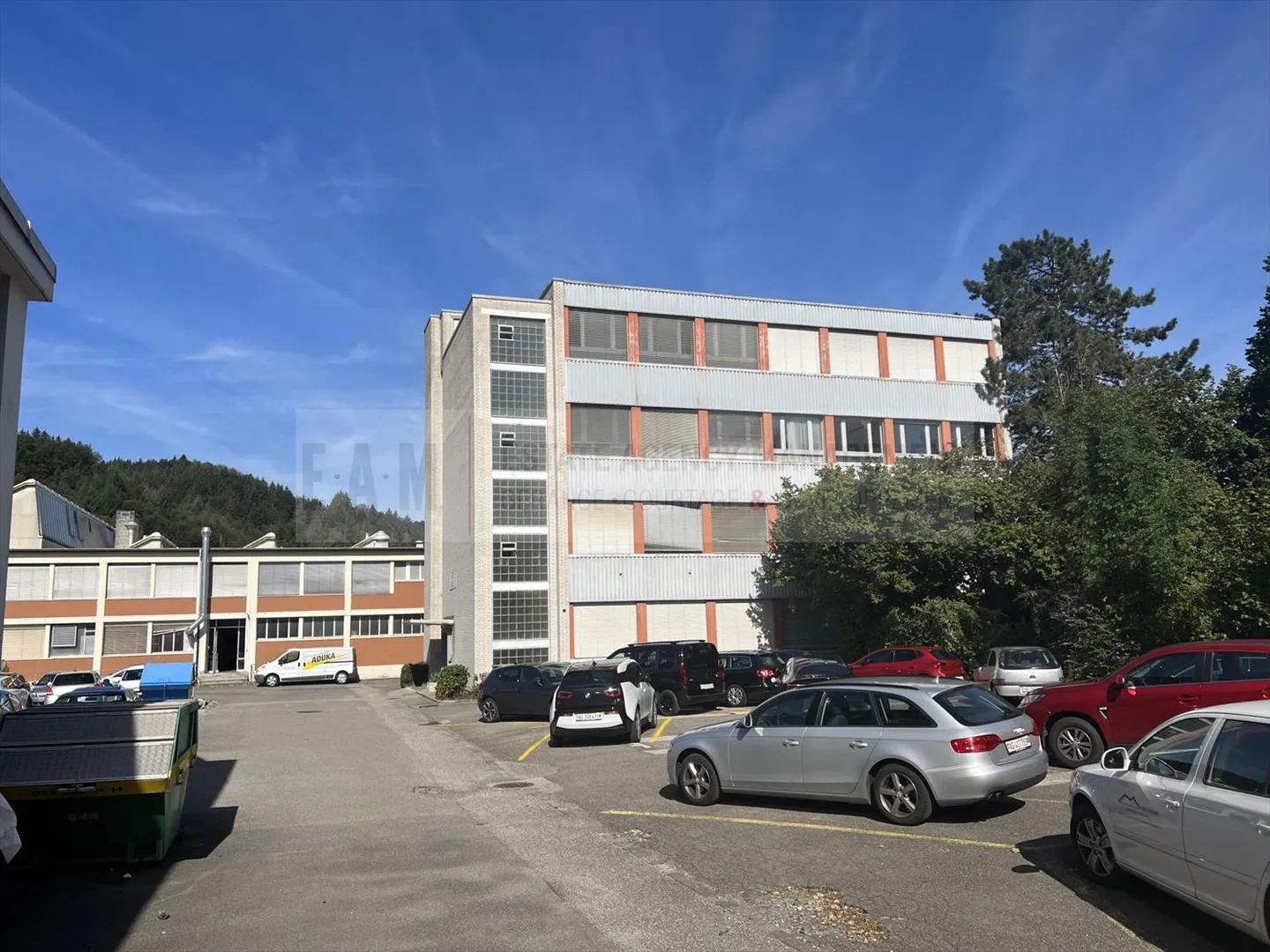 Atelier 1 pièce - Photo 1 sur 10